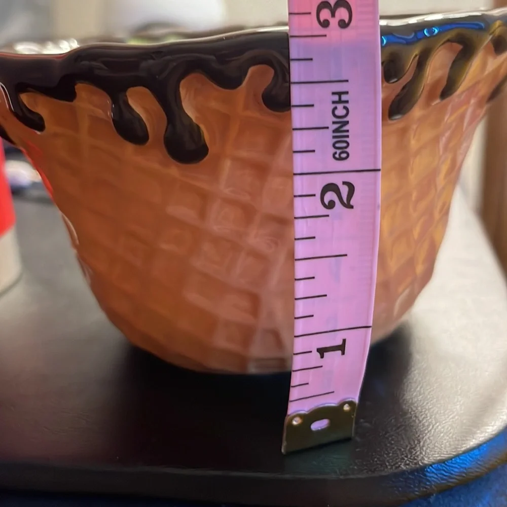 Sur la Table, 4 Piece Set of Waffle Cone Bowls - Picture 7 of 7